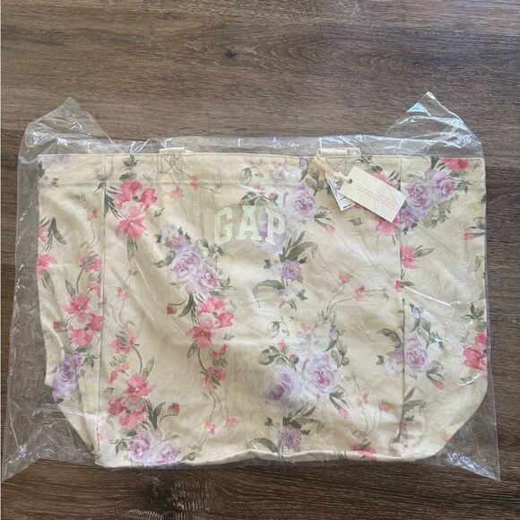 NWT LoveShackFancy x Gap Tote bag - Picture 2 of 4